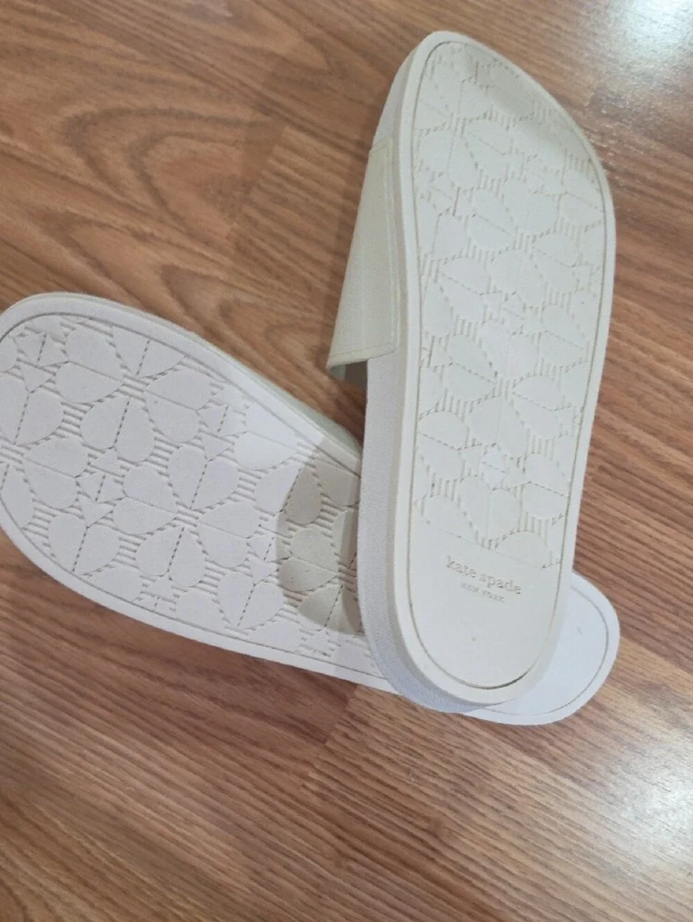 Kate Spade Off-WhiteNew York Sunny E mbossed Slide Sandals- Size 10